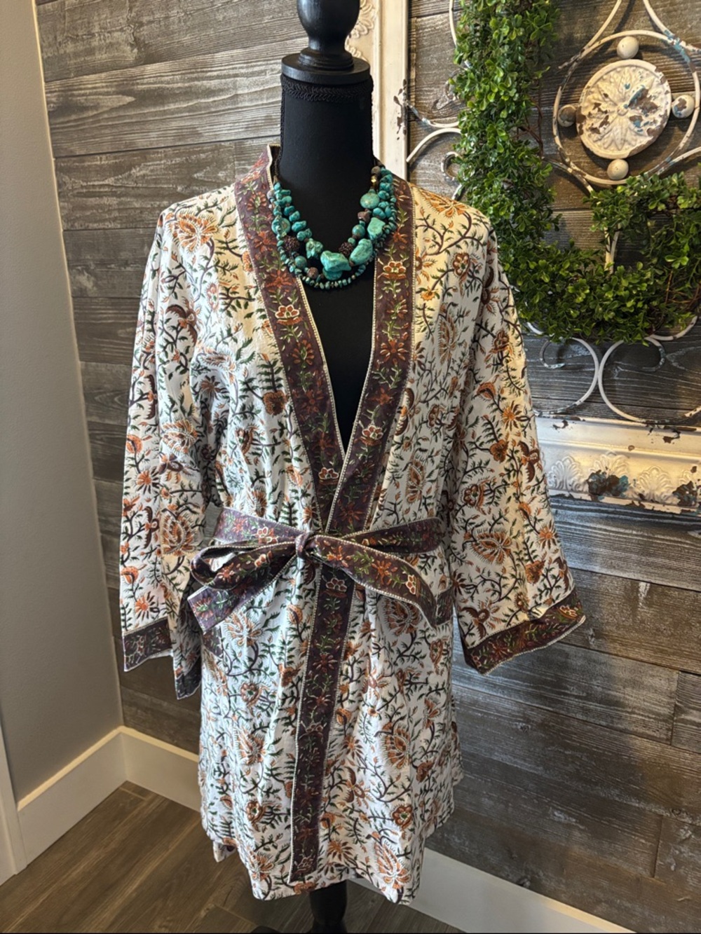 Flowering Vines NWT (OS) Printed Kimono Robe Floral White and Brown - Cotton